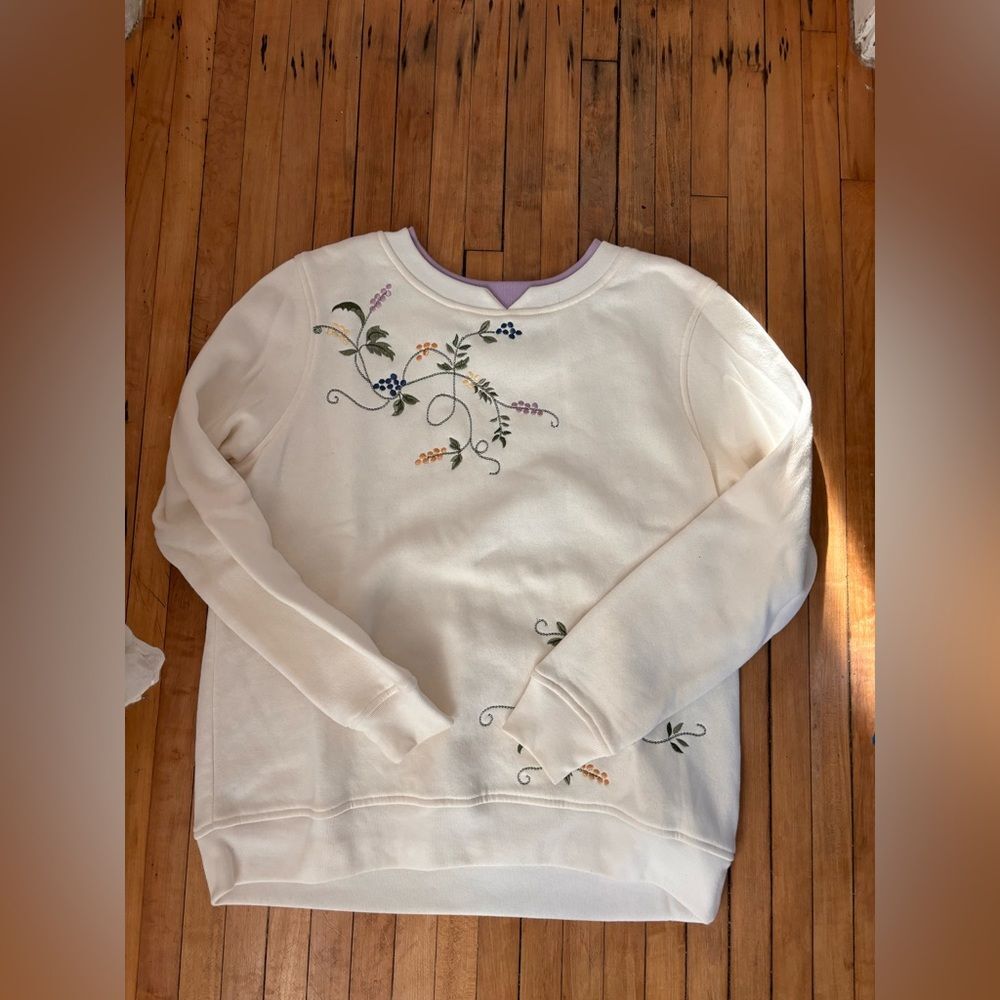 Vintage Floral Embroidered Grandmacore Sweater